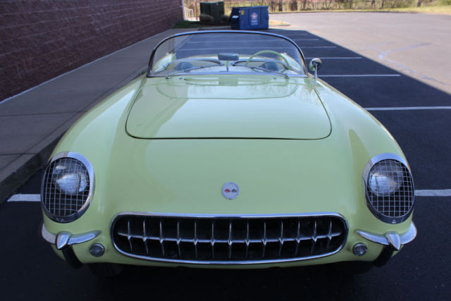 harvest gold 3 speen manual,original 265 v8, very rare car
