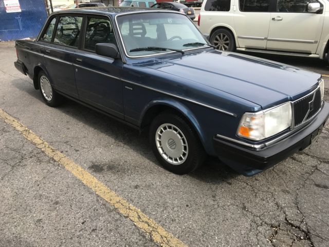 240dl 89k original miles. very nice shape classic collectible !!!!!