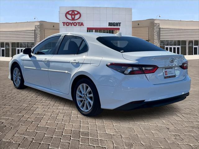 2022 toyota camry le