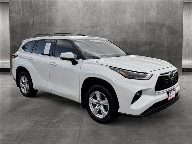 2022 toyota highlander le
