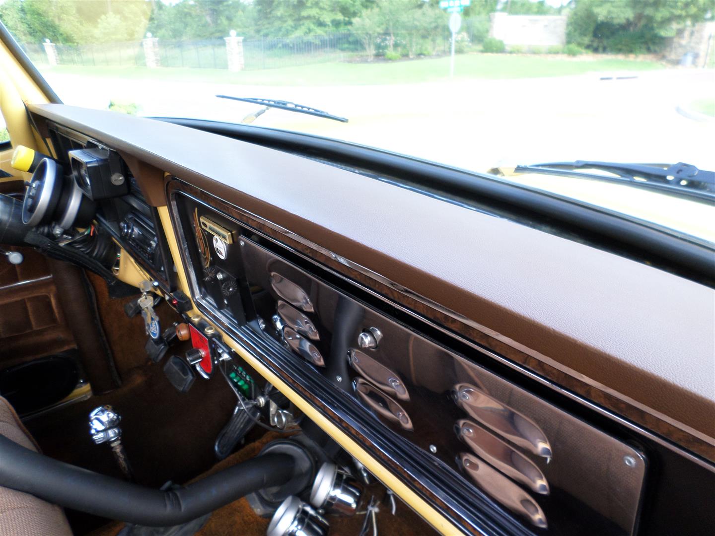 custom show truck, hydraulic dump bed, tilt hood, 390 v8, 4ã—4, roll bar, lift!!