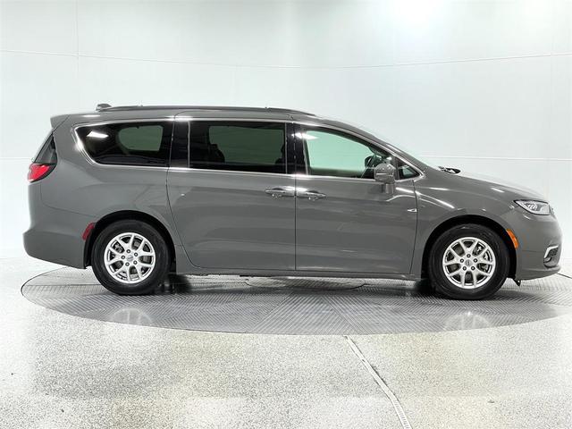 2022 chrysler pacifica touring-l