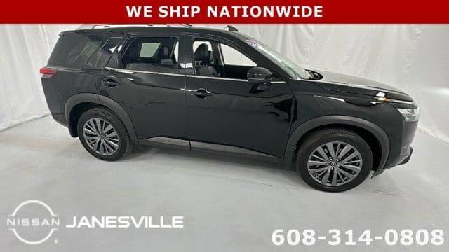 2023 nissan pathfinder sl in janesville, wisconsin