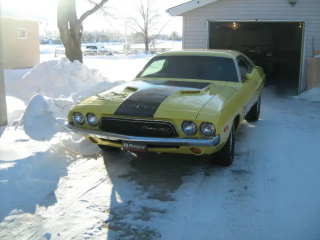 beautiful 1974 dodge challenger