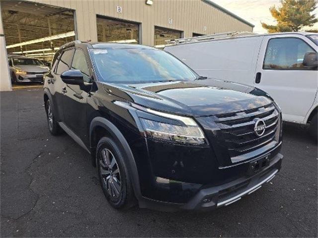 2023 nissan pathfinder sl