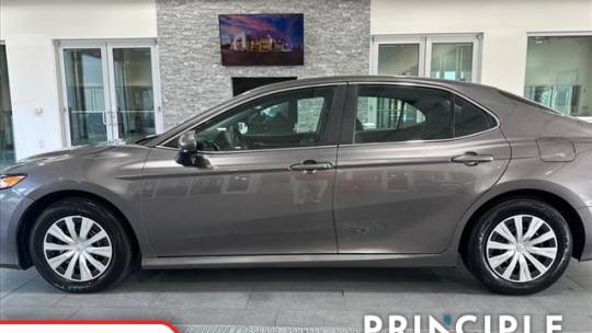 2024 toyota camry hybrid le