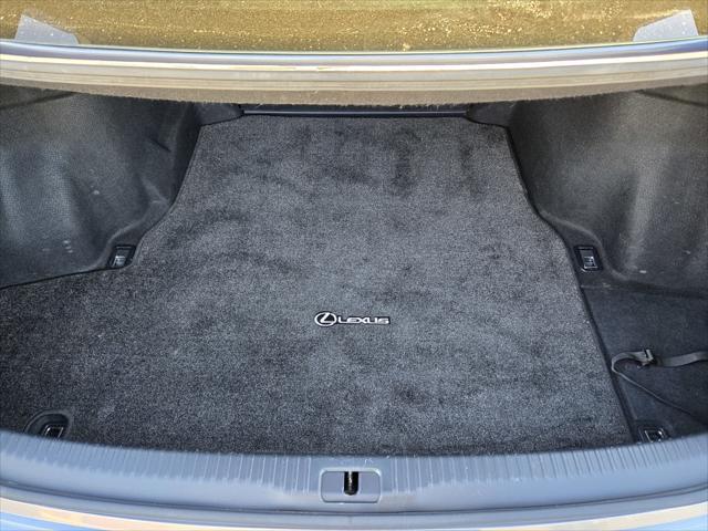 2017 lexus is 200t base