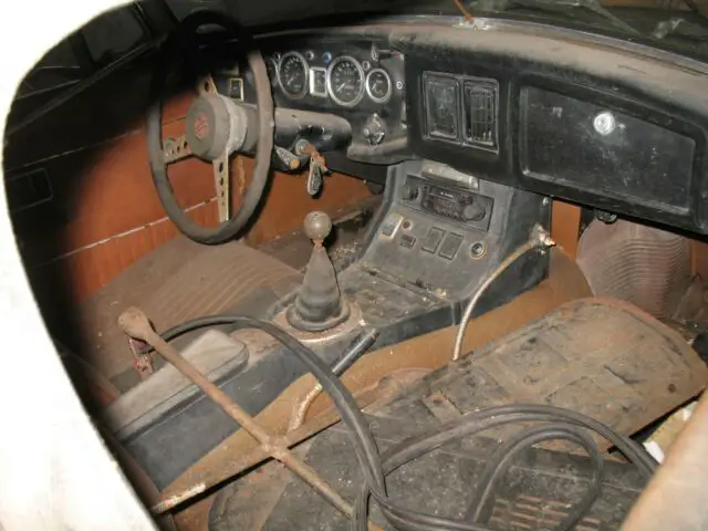 1972 mgb convertible, complete. for parts or total restoration
