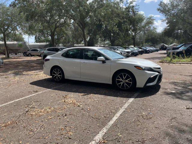 2021 toyota camry se