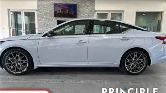 2023 nissan altima 2.0 sr