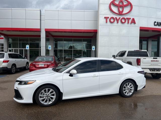 2024 toyota camry le