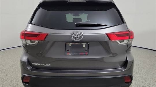 2019 toyota highlander le