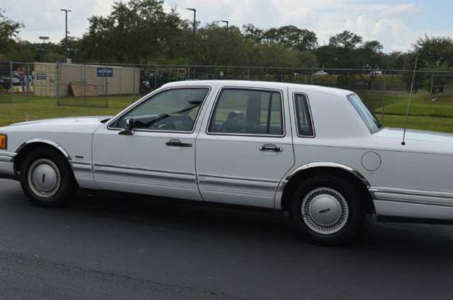 1991 lincoln town car executive 102k miles bid to win no rust great car!!!