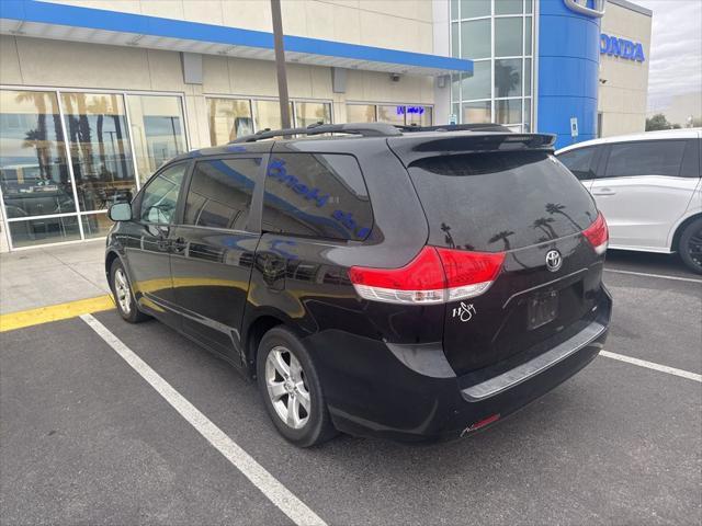 2011 toyota sienna le