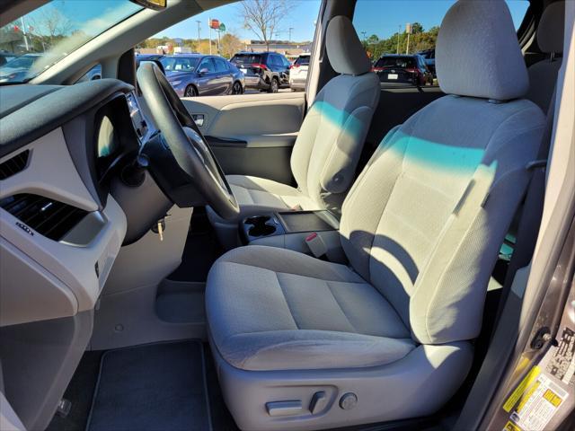 2017 toyota sienna le