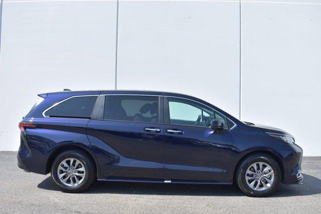 2022 toyota sienna xle 8 passenger