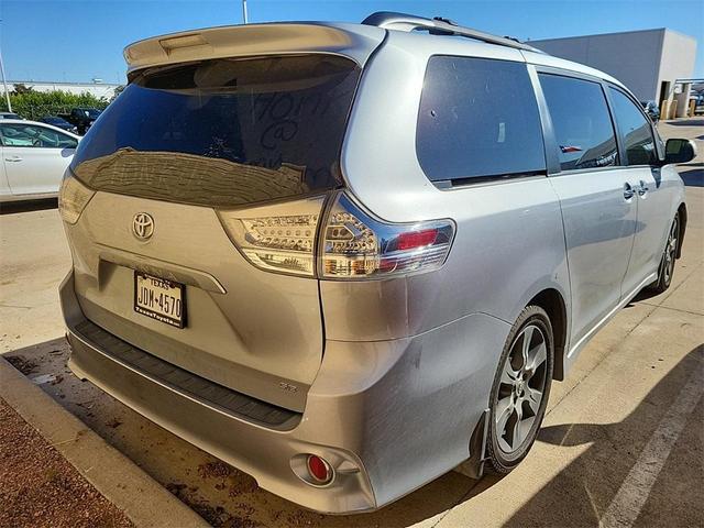 2016 toyota sienna se