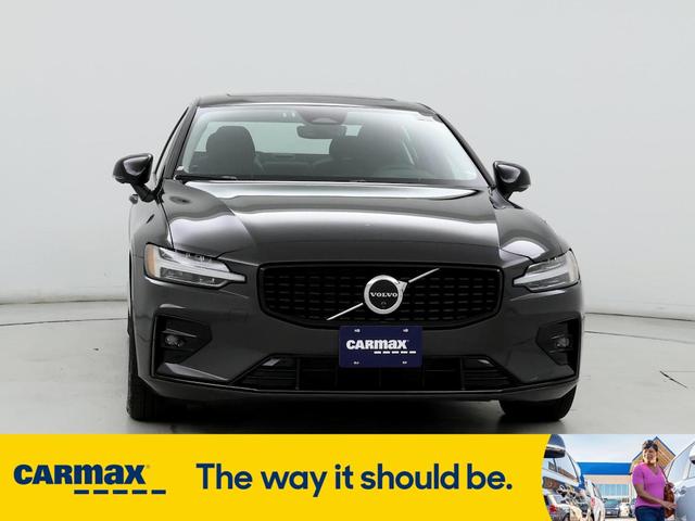 2024 volvo s60 b5 plus dark theme