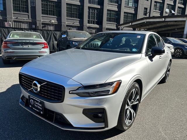 2022 volvo s60 t6 r-design