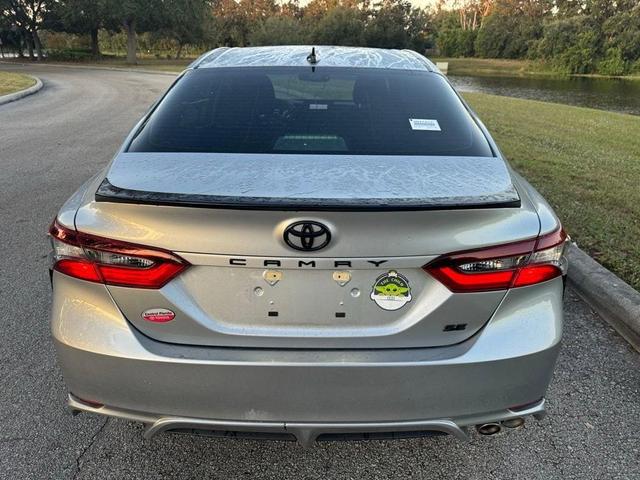 2022 toyota camry se