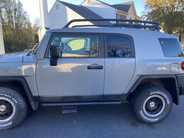 2013 toyota fj cruiser base