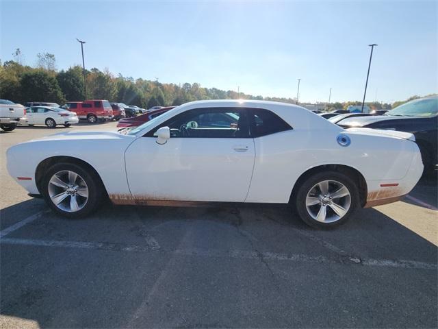 2022 dodge challenger sxt