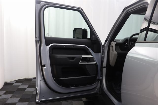 2024 land rover defender 110 p300