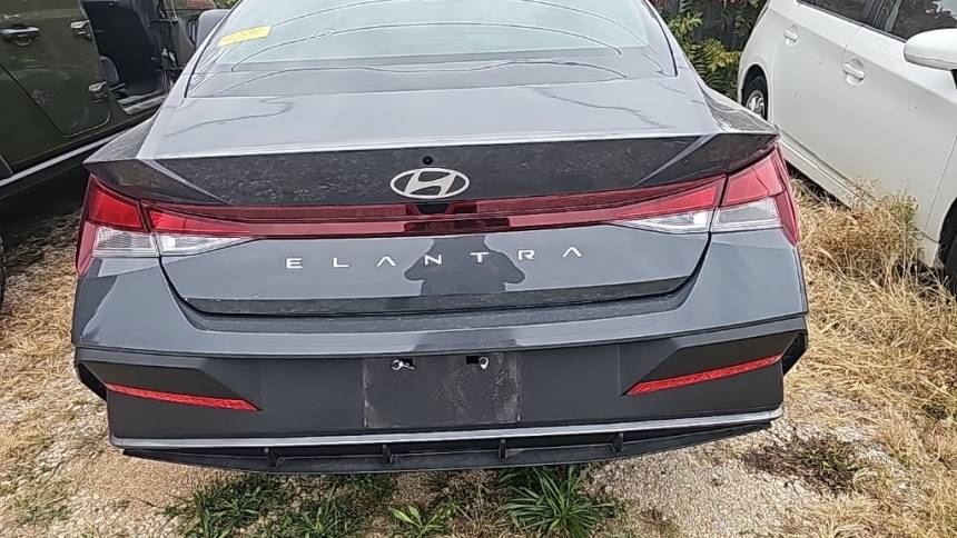 2024 hyundai elantra se