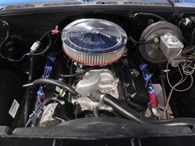 big block 454 power, great paint, bed is in excellent shape, very nice 4x4 chevy