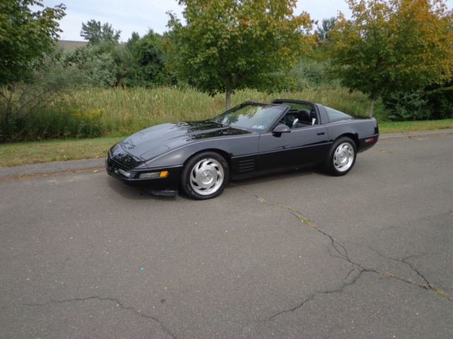'93 corvette ! 40th anniversary! one owner 6 - speed! very nice car! no reserve!