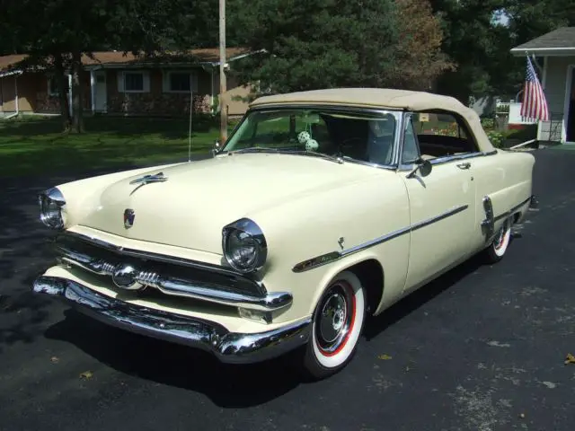beautiful 1953 ford crestline sunliner!