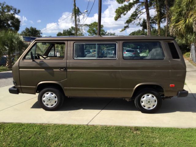 1985 volkswagen vanagon vw 7-passenger bus. mini-van