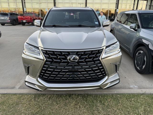 2021 lexus lx 570 three-row