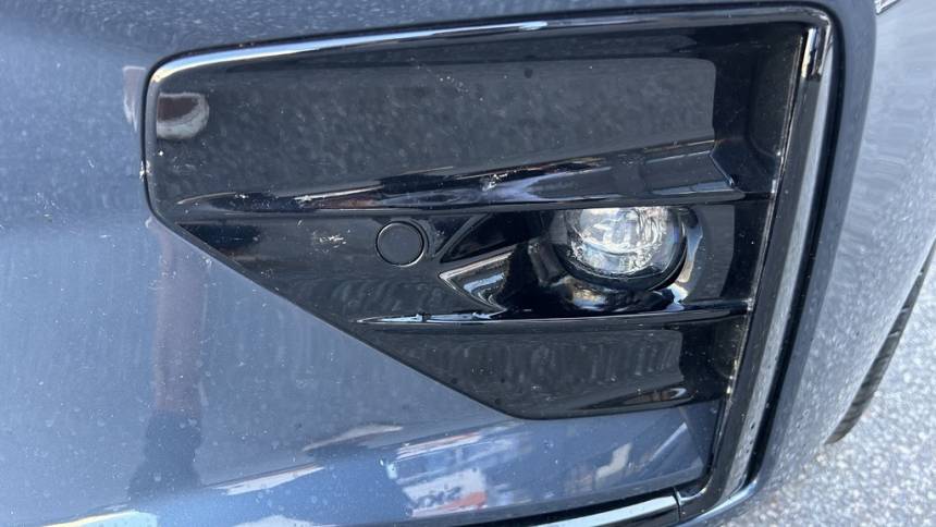 2024 volvo s60 b5 core dark theme