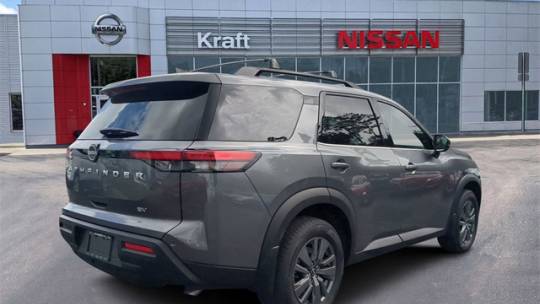 2024 Nissan Pathfinder sv