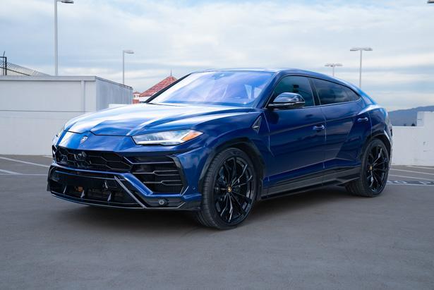 2022 lamborghini urus base
