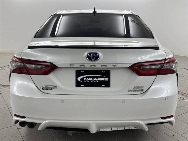 2021 toyota camry hybrid se