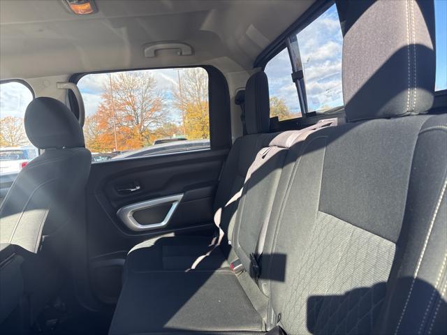 2017 nissan titan sv