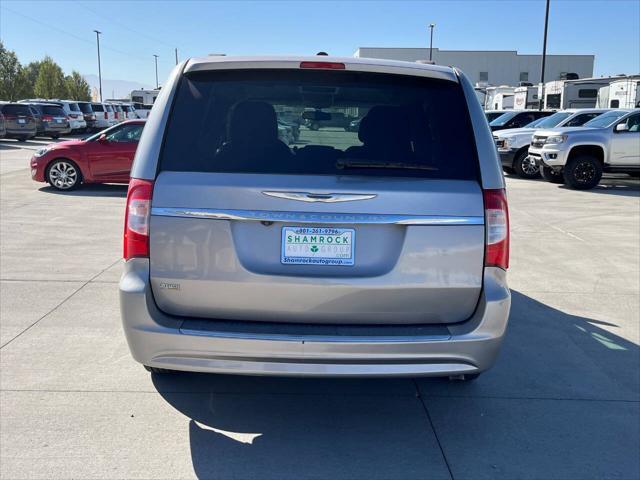 2016 chrysler town & country touring