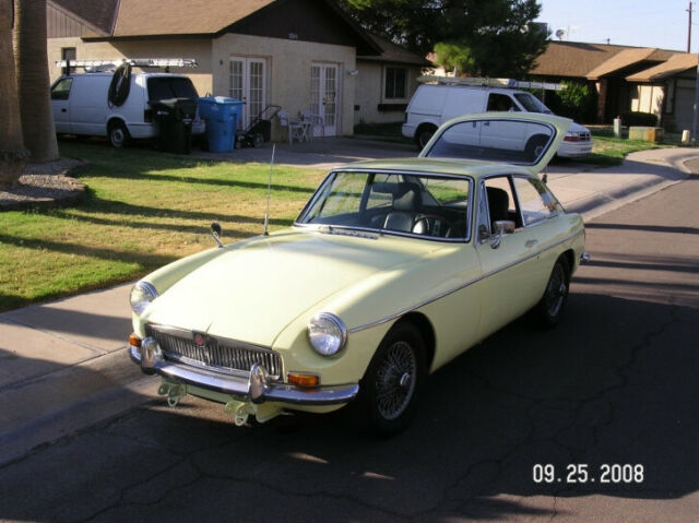 1969 mgb gt 4-cylinder gas 4-speed manual rwd california c84418