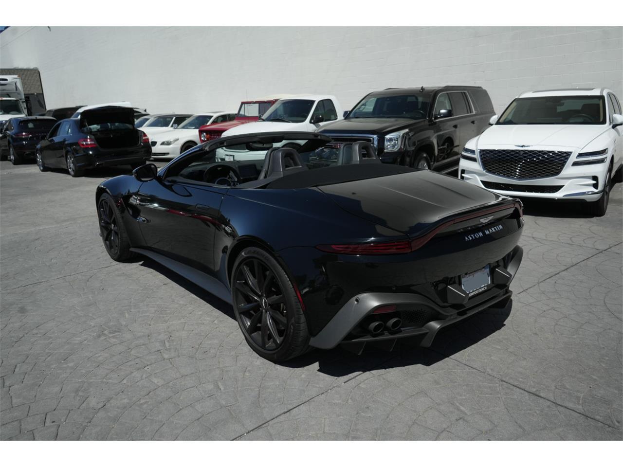 2023 aston martin vantage