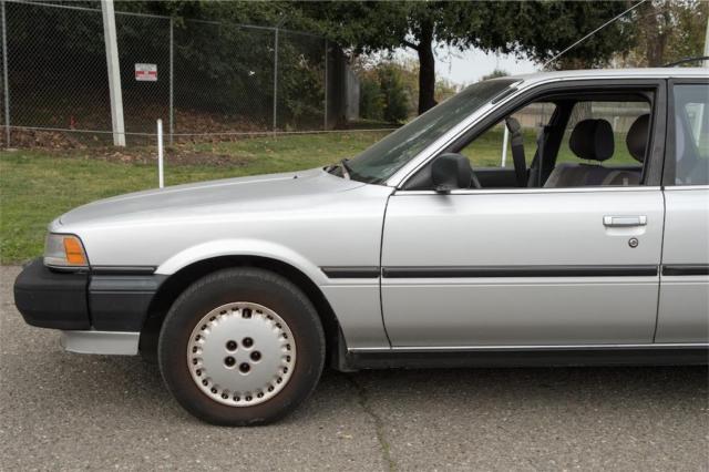 1988 toyota camry deluxe 204,267 miles silver 4 cylinder engine 2.0l manual