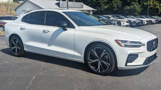 2024 Volvo S60 b5 plus dark theme