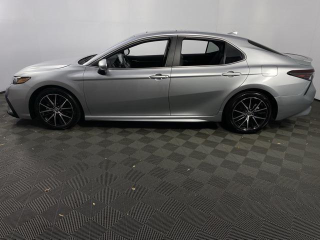 2024 toyota camry hybrid se