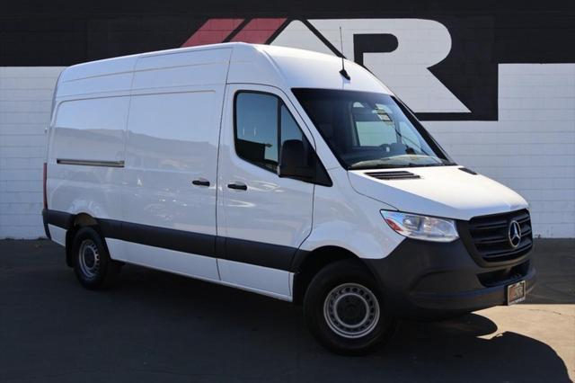 2022 mercedes-benz sprinter 2500 standard roof