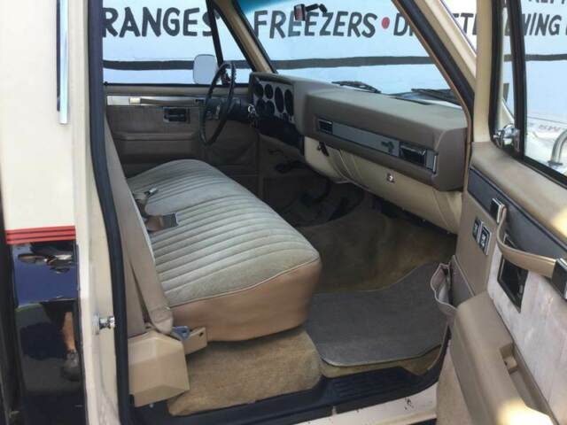 1986 chevrolet c/k 10 series c10 silverado 2dr standard cab sb automatic 3-speed