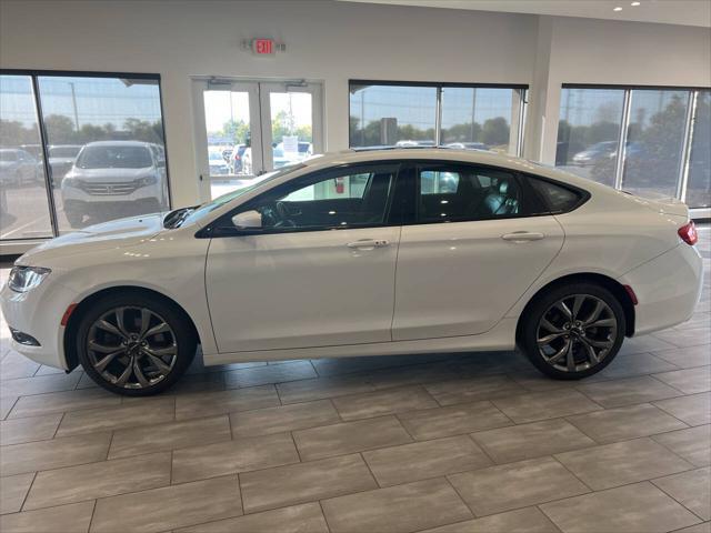 2016 chrysler 200 s