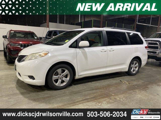 2011 toyota sienna le