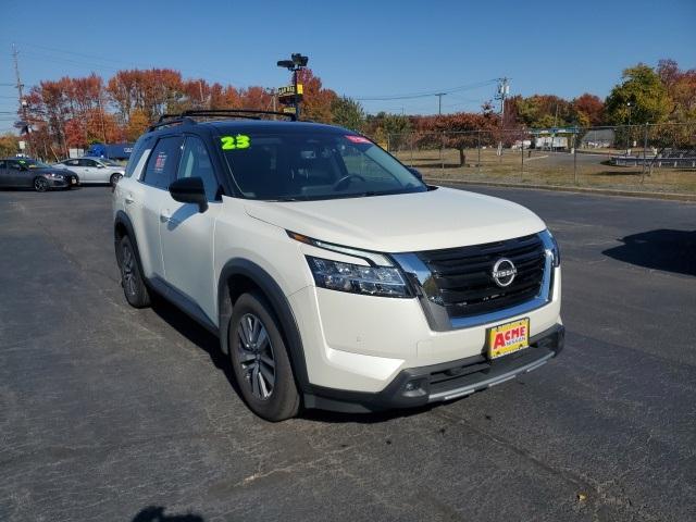 2023 nissan pathfinder sl
