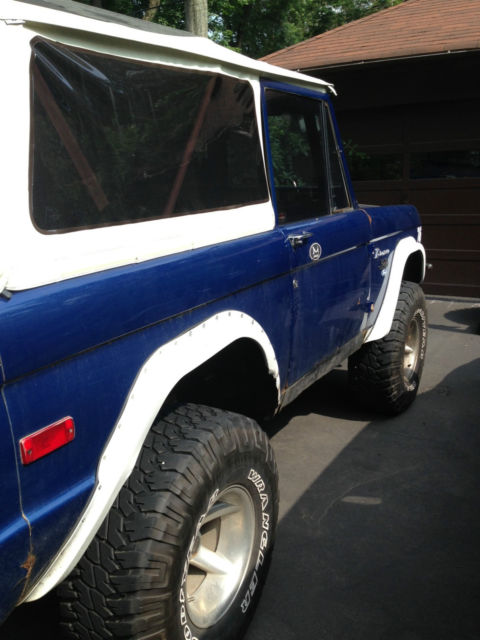 lifted ford bronco with cobra 5.0 and a soft rampage top